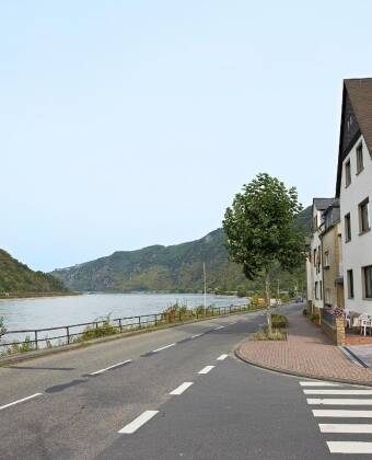 Das Hotel Krone Kestert liegt direkt am Rheinufer und bietet eine tolle Aussicht auf den Rhein.