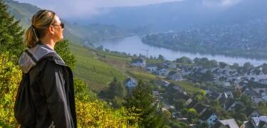 Der Rheinsteig-Wanderweg ist ein beliebtes Ausflugsziel am Mittelrhein.