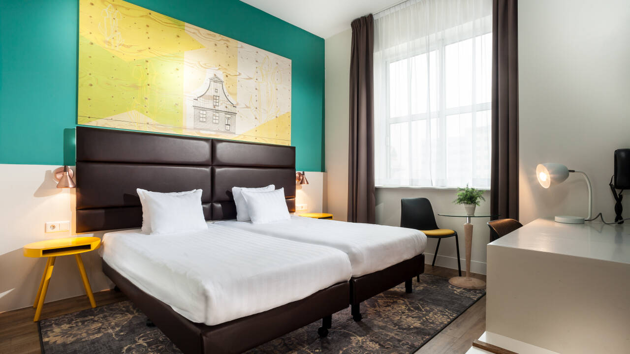 Hotellets flotte og rummelige værelser, giver jer moderne og komfortable rammer for opholdet.