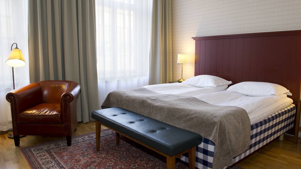 Dette hyggelige hotel har en central beliggenhed i Köping i Sverige, og her er der ’Hästens’-senge på alle værelser.