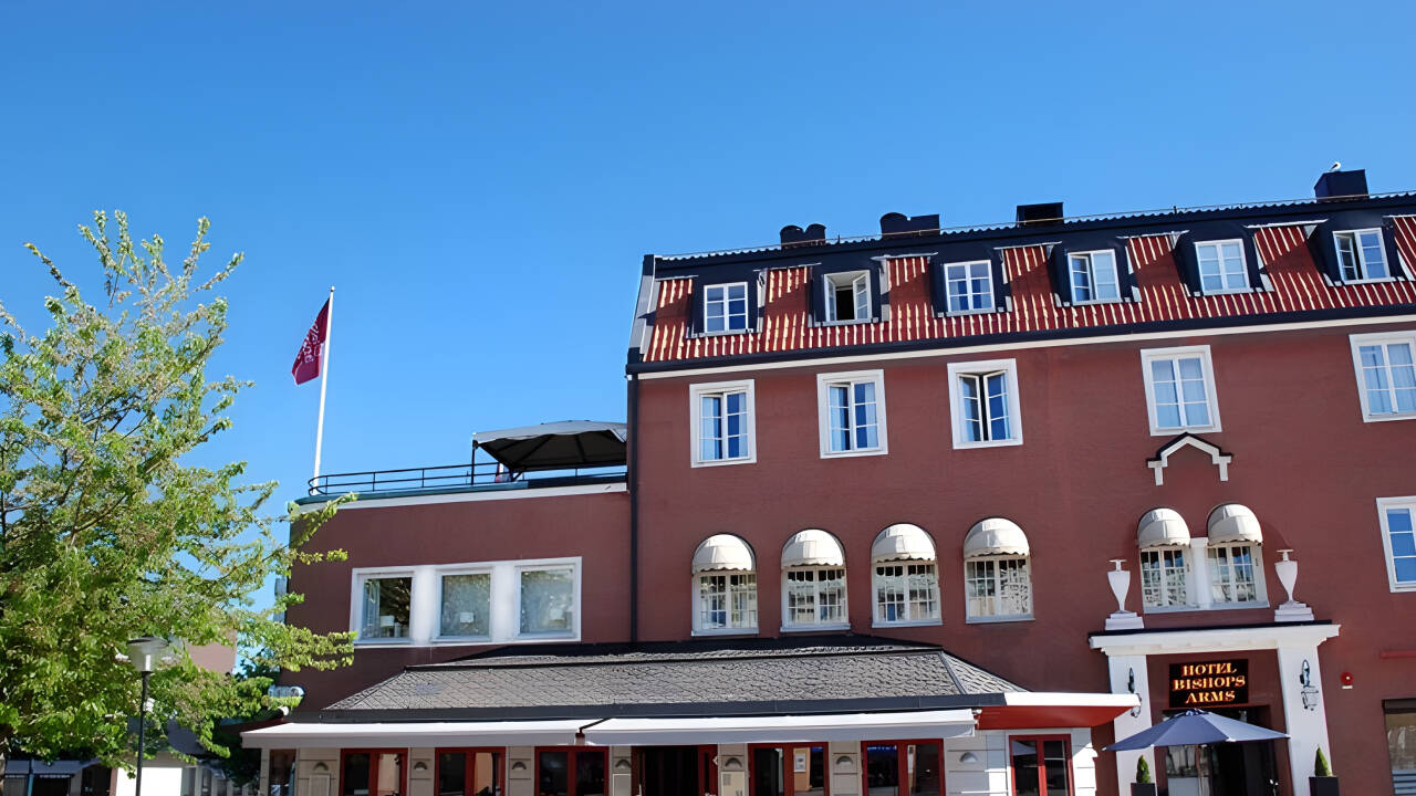 Dette hyggelige lille hotel, har en central beliggenhed på torvet i den svenske by, Strängnäs.
