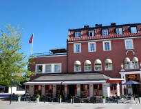 Det här mysiga lilla hotellet ligger centralt vid torget i Strängnäs