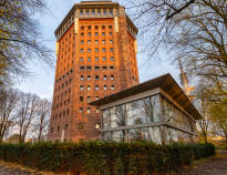 Übernachten Sie im Mövenpick Hotel Hamburg, einem einzigartigen historischen Gebäude, das früher einmal ein Wasserturm war.