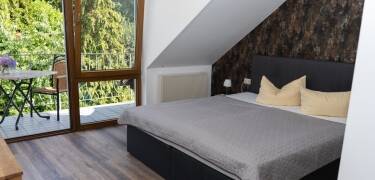 Die Hotelzimmer wurden 2023 renoviert und verfügen über jeglichen Komfort, den Sie für Ihren Aufenthalt benötigen.