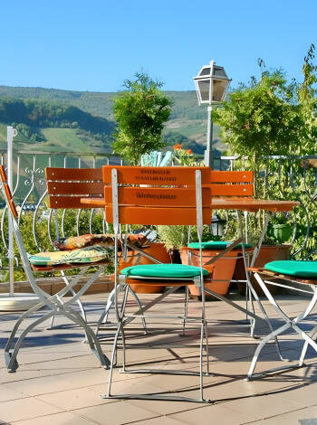The hotel's own beer garden invites you to relax - also discover the special beer-weaving course, which is a bit of an attraction in itself!