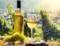 Vistelsen inkluderar en härlig vinprovning på en vingård som inte ligger långt från hotellet