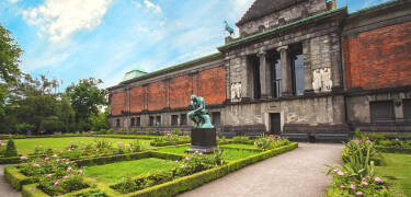 Glyptoteket er en kulturel attraktion med sine unikke samlinger og særlige atmosfære.
