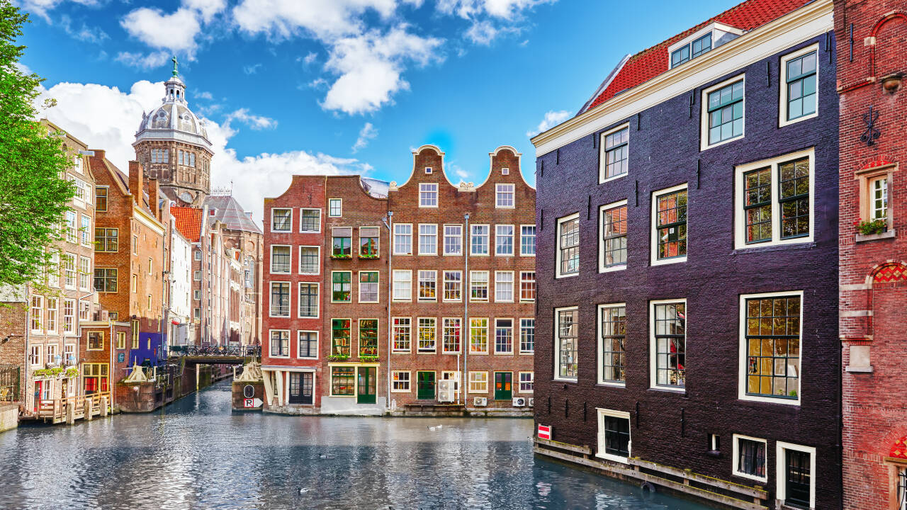 Dette spritnye hotel ligger i grønne omgivelser i den hollandske by, Amstelveen, med let adgang til Amsterdam via metroen.