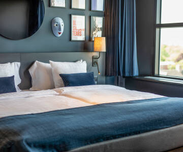 Wenn Sie aus der Tür gehen, befinden Sie sich mitten in der lebhaften Falkoner Allé mit Cafés, Shoppingmöglichkeiten und Gastronomie.