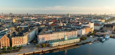 Dra på shopping og sightseeing, med stemningsfulle opplevelser i den vakre hovedstaden.