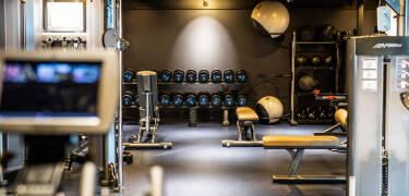 Hotellet er nyrenoveret og genåbnet i 2019, og tilbyder en helt unik indretning som emmer af teatermagi.