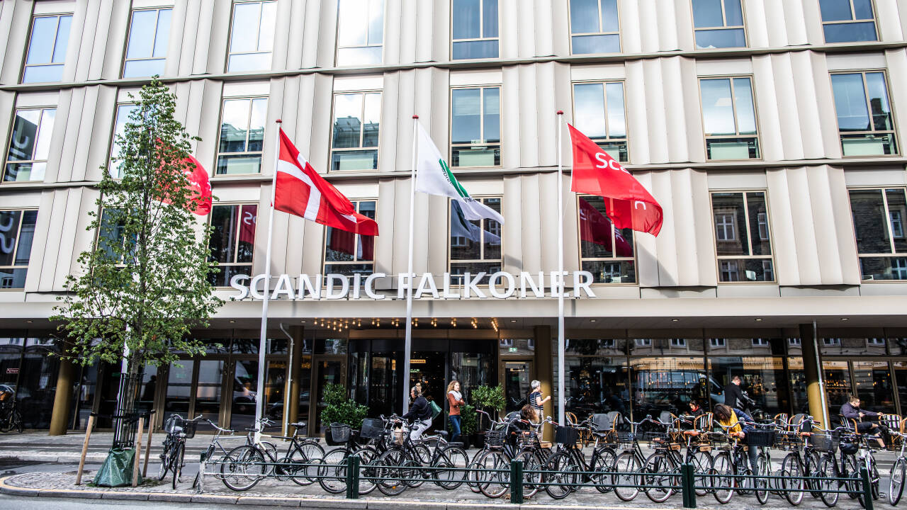 Metroen stopper rett foran hotellet, og derfor kommer dere dere raskt og enkelt inn til København.