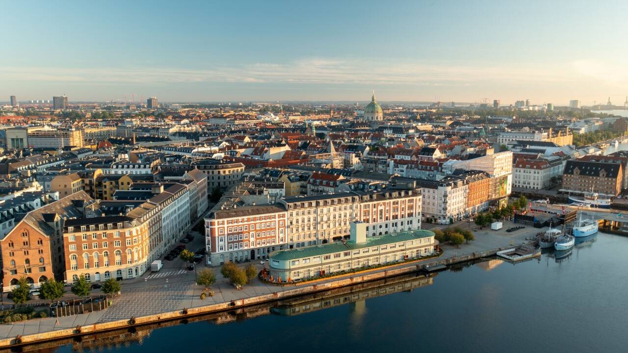 Dra på shopping og sightseeing, med stemningsfulle opplevelser i den vakre hovedstaden.