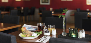 Få en perfekt start på dagen med hotellets deilige frokostbuffé.