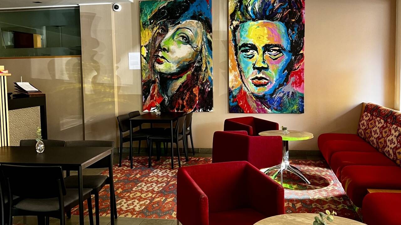 Enjoy a drink at the cosy lobby bar.