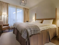 I bor på hyggelige og lyse værelser, indrettet i moderne stil med en komfortabel stemning.