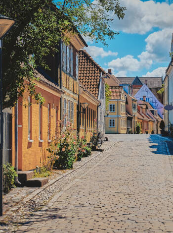 Comwell H. C. Andersen Odense ligger midt i det historiske sentrum av Odense.
