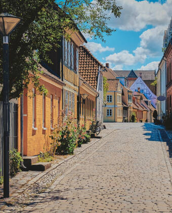 Comwell H. C. Andersen Odense befindet sich direkt im historischen Zentrum von Odense