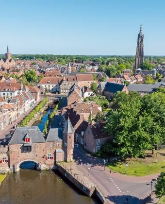 Entdecken Sie den Charme von Amersfoort - einer historischen Stadt in der Provinz Utrecht, die für ihre historische Altstadt bekannt ist.