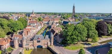 Entdecken Sie den Charme von Amersfoort - einer historischen Stadt in der Provinz Utrecht, die für ihre historische Altstadt bekannt ist.