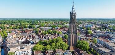 Verpassen Sie nicht die Gelegenheit, den Turm der Muttergottes zu besteigen und den Panoramablick über die Stadt zu genießen.