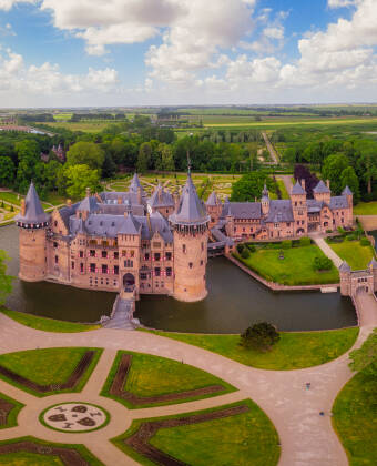 Für einen unvergesslichen Tagesausflug ist das Kasteel de Haar - das größte und eines der schönsten Schlösser der Niederlande - weniger als eine Stunde entfernt.