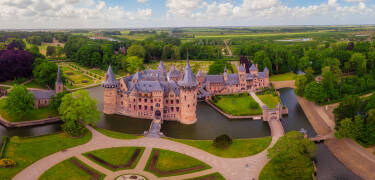 Für einen unvergesslichen Tagesausflug ist das Kasteel de Haar - das größte und eines der schönsten Schlösser der Niederlande - weniger als eine Stunde entfernt.