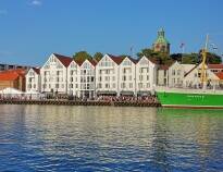 Hotellet har en alle tiders sentral beliggenhet på den sjarmerende havnen i Stavanger, hvor dere bor i vakre, maritime omgivelser.