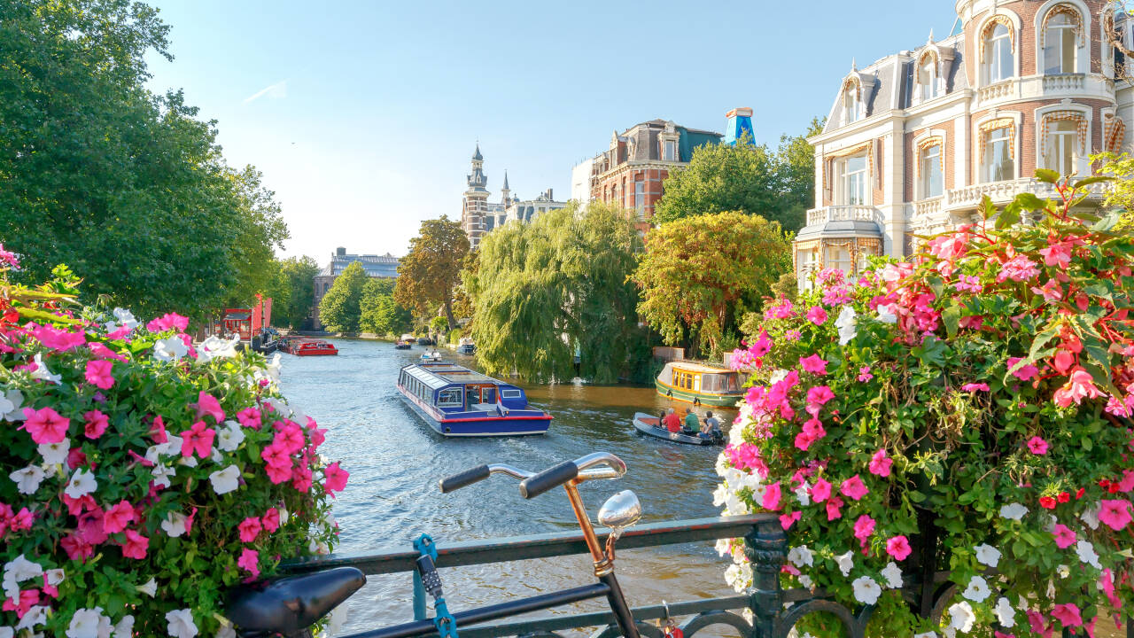 Utforska Hollands huvudstad Amsterdam, även känt som norra Europas Venedig.