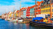 Ett besök i Nyhavn är ett måste och här smakar fatölen extra gott en varm eftermiddag