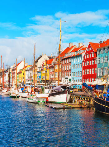 Ett besök i Nyhavn är ett måste och här smakar fatölen extra gott en varm eftermiddag