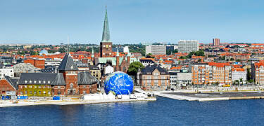 Cabinn Aarhus offers a great base for a city break in Aarhus right by the River Åen.