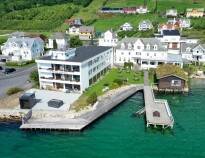 Leikanger Fjordhotel har en helt unik beliggenhet, rett ved Norges største fjord, Sognefjorden.