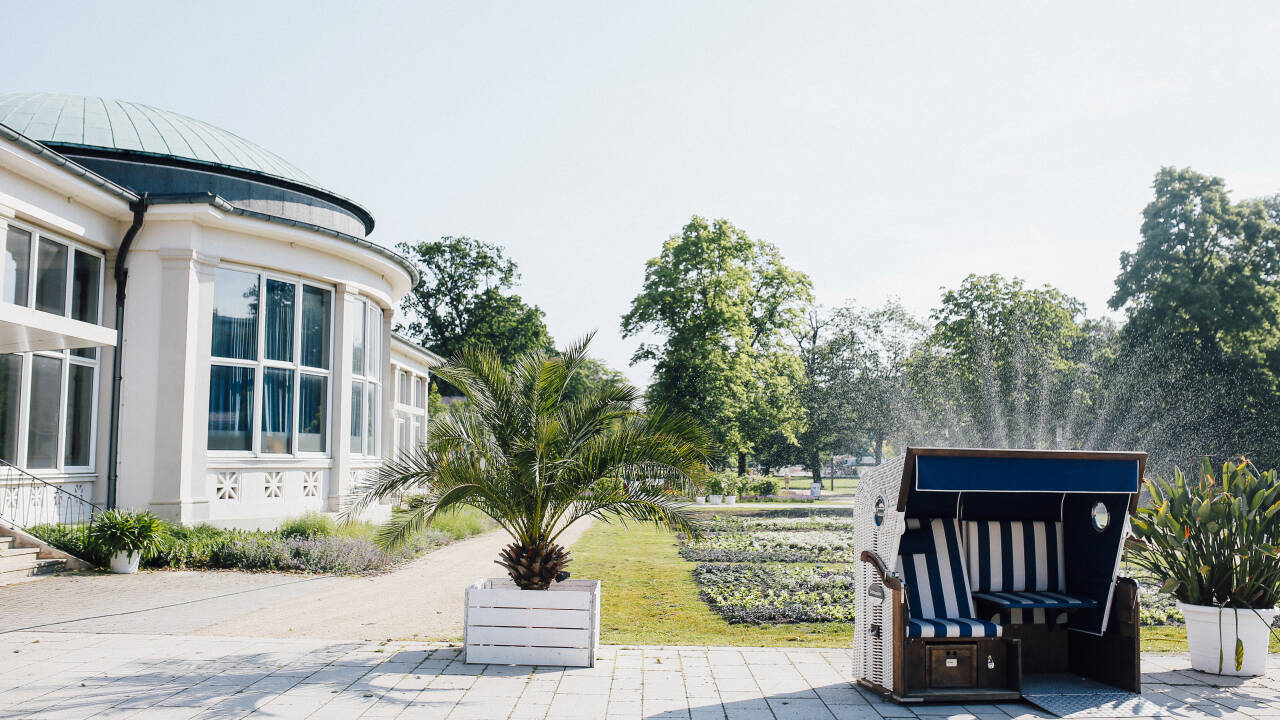 The well-maintained spa park invites you for a walk.