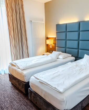 Die Zimmer sind komfortabel und verfügen über ein eigenes Bad.