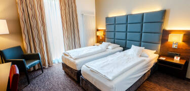 Værelserne er komfortabelt indrettet og har eget badeværelse.