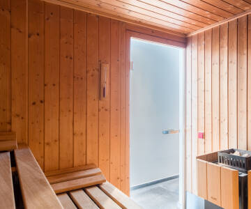 Nyd en tur i saunaen efter en lang dag i den dejlige natur.