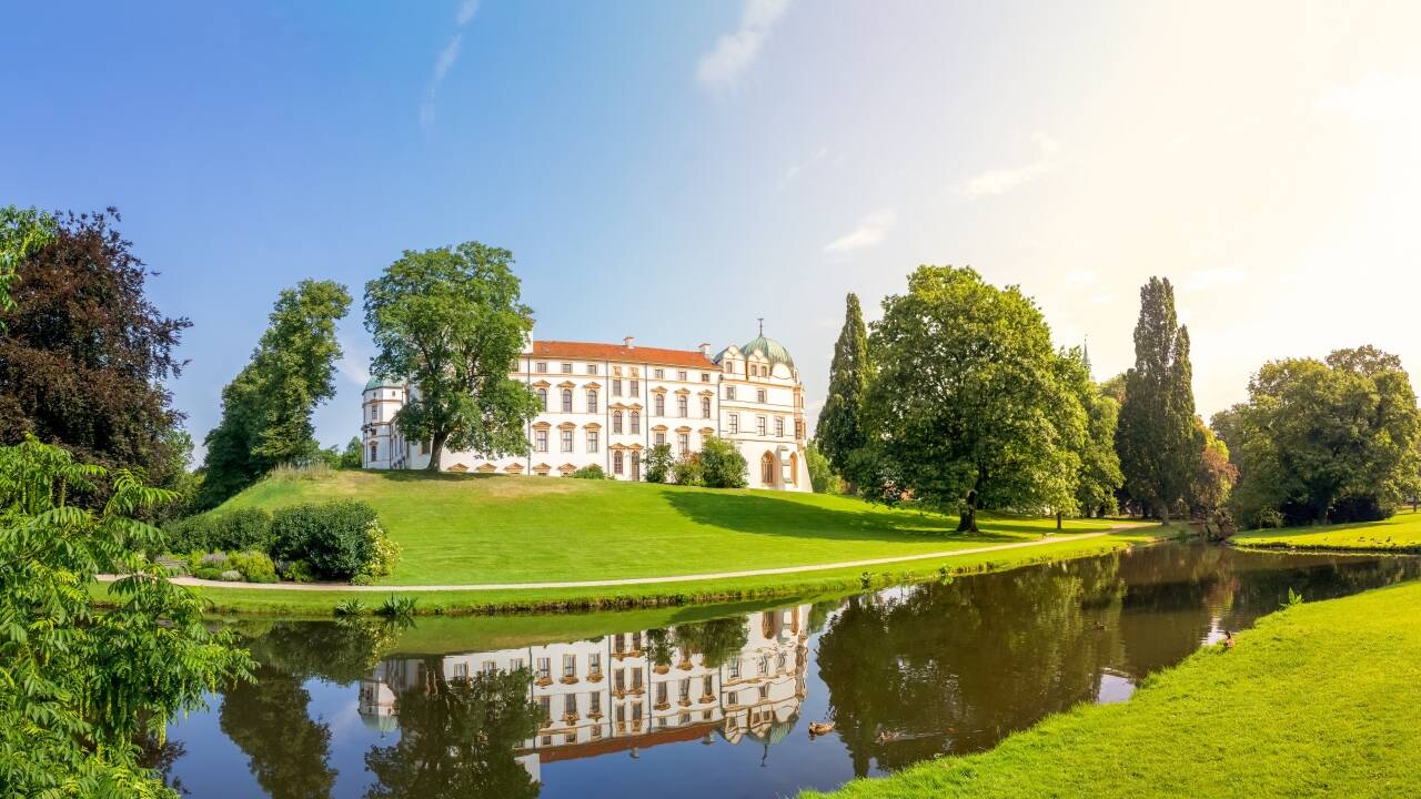 Entdecken Sie das charmante barocke Schloss und seinen Park in Celle.