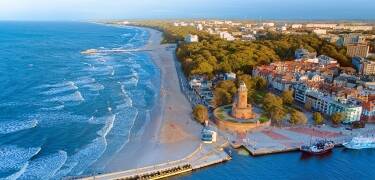 Kołobrzeg ist nur eine kurze Autofahrt entfernt und bietet historische Stätten und Attraktionen am Meer.