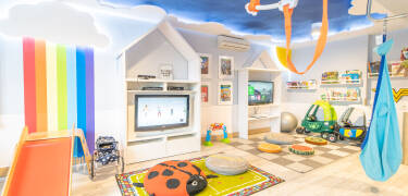 Das Hotel ist äußerst kinderfreundlich und verfügt sowohl über ein Indoor-Spielzimmer als auch über einen Outdoor-Spielplatz.