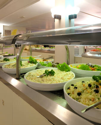 The fresh and airy buffet restaurant Cipriani offers great choices for dishes