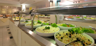 The fresh and airy buffet restaurant Cipriani offers great choices for dishes