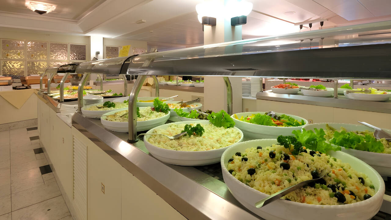 Das frische und luftige Buffet-Restaurant Cipriani bietet eine gute Auswahl an Gerichten