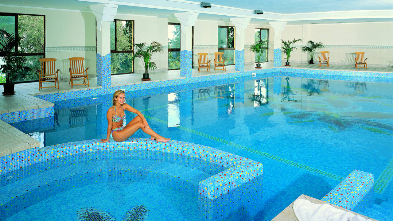 Hotellet har et innendørs basseng slik at dere kan bade uansett vær.