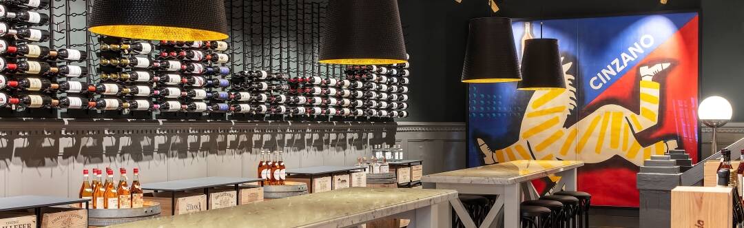 Erleben Sie an der Bar einzigartige Weine in schönem Ambiente und nehmen Sie Ihre Lieblingsweine aus dem Shop mit nach Hause.