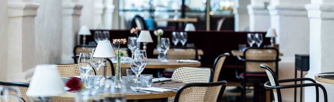 Spis på Restaurant Eydes, der kulinarisk fortreffelighet er en tradisjon, ikke en trend. De stadig skiftende, sesonginspirerte menyene er laget for å gjøre hvert måltid til en minneverdig opplevelse.