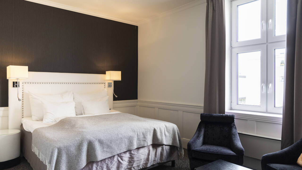 Die schönen, komfortablen Zimmer bieten Ihnen eine komfortable Umgebung während Ihres Aufenthalts in Sandefjord.