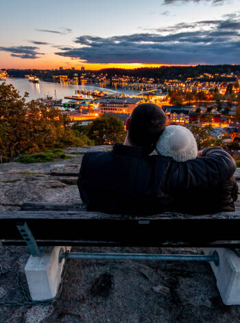 Dere bor sentralt i den vakre havnebyen Sandefjord, nær togstasjonen og byens nye torg.
