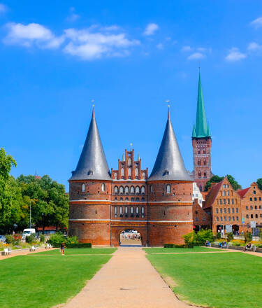 Probieren Sie Marzipan und erkunden Sie den historischen Charme von Lübeck, das nur 30 Minuten entfernt ist.