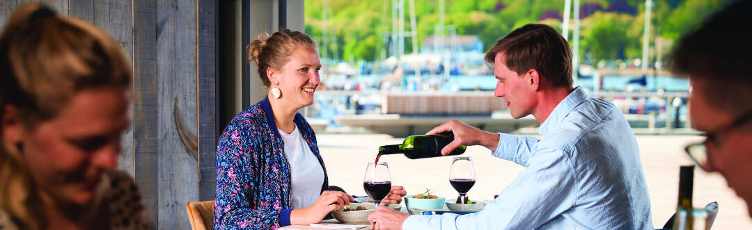 En 3-rätters middag ingår i paketet. Du kan också äta gourmeträtter på SunDown Restaurant, smaka på bageriets läckra varor eller njuta av en drink i loungebaren.
